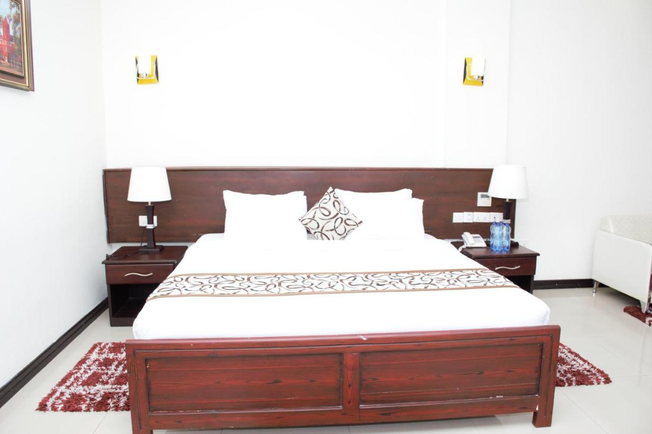 Hotel Blue Sapphire Dar es Salaam Exteriör bild