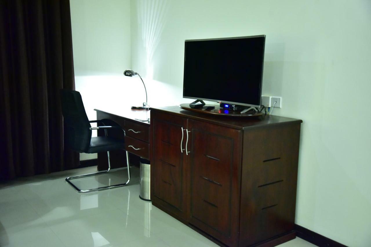 Hotel Blue Sapphire Dar es Salaam Exteriör bild