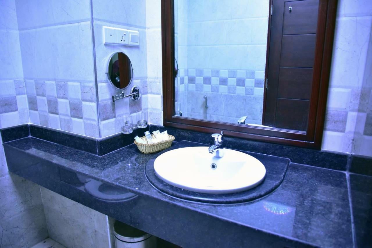 Hotel Blue Sapphire Dar es Salaam Exteriör bild